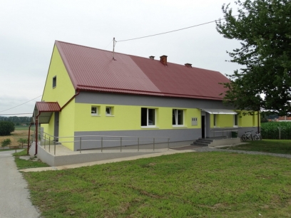 Energetski obnovljena i  Područna škola u Traparima