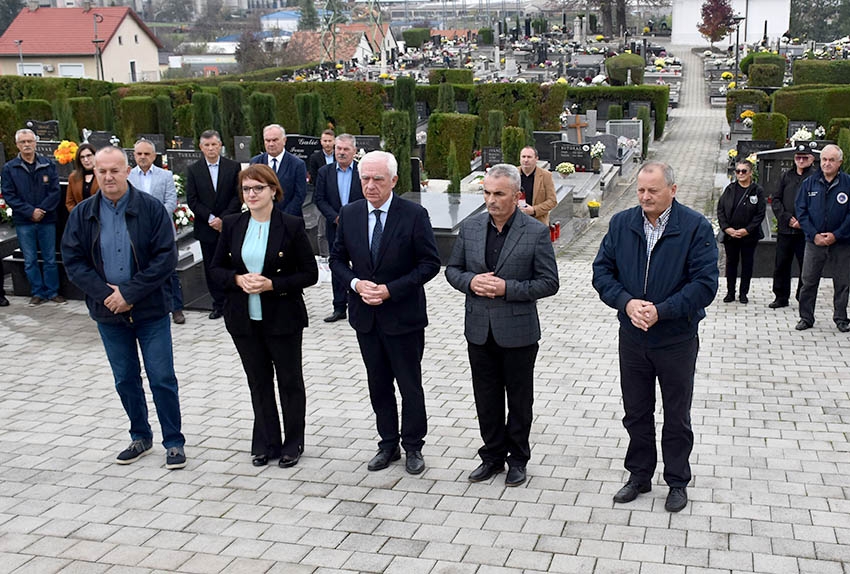 Polaganje vijenaca povodom Svih svetih