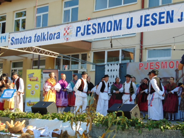 14. Smotra folklora  „Pjesmom u jesen“ u Jakšiću